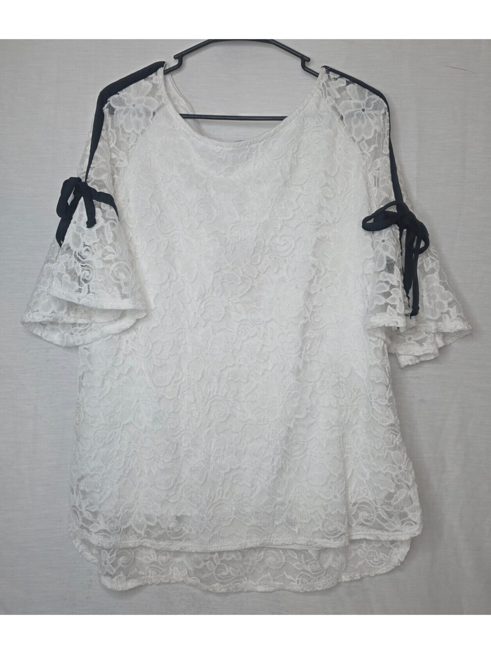 Fig & Blue White Floral Lace Blouse Top Large Short Bell Sleeve Black Bow Ties